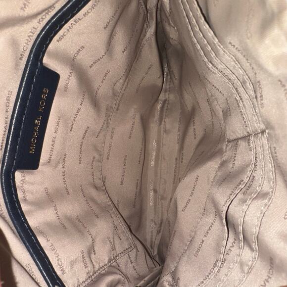 Michael Kors Bedford Signature Flat Crossbody Bag Vanilla NWOT Authentic w/ Dust - Picture 11 of 16